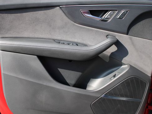 Used 2024 Audi SQ8 Prestige image 9