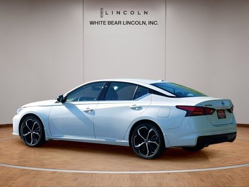 Used 2023 Nissan Altima 2.5 SR w/ SR Premium Package FWD image 7