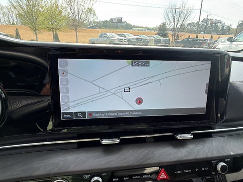 Used 2023 Kia Carnival EX image 31