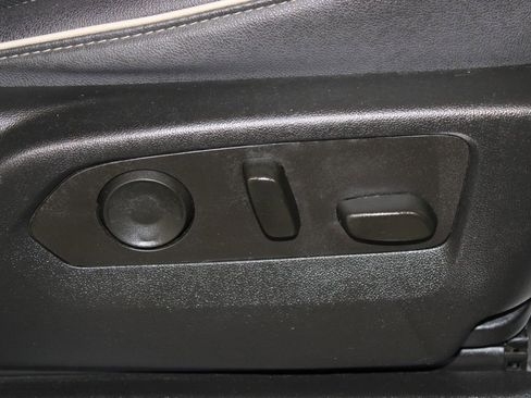 Used 2023 Chevrolet Suburban Premier image 30