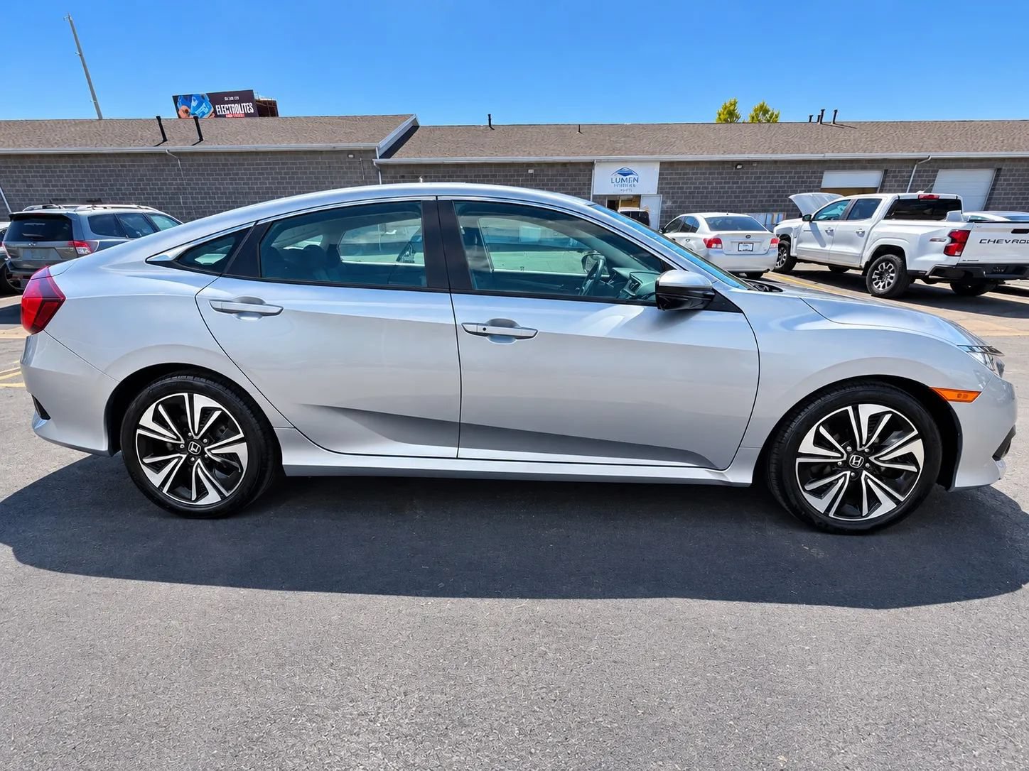 Used 2017 Honda Civic EX-L image 4
