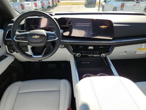 New 2026 Chevrolet Suburban Premier image 9