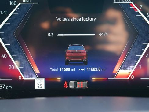 Used 2025 BMW X7 xDrive40i w/ Executive Package image 30