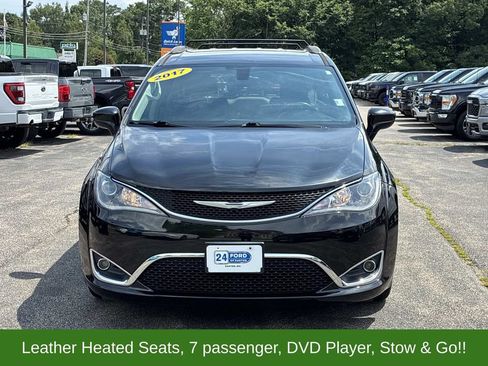 Used 2017 Chrysler Pacifica Touring-L FWD image 2