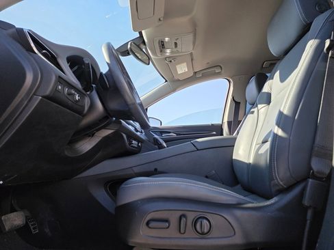 Used 2021 Buick Enclave Essence image 11