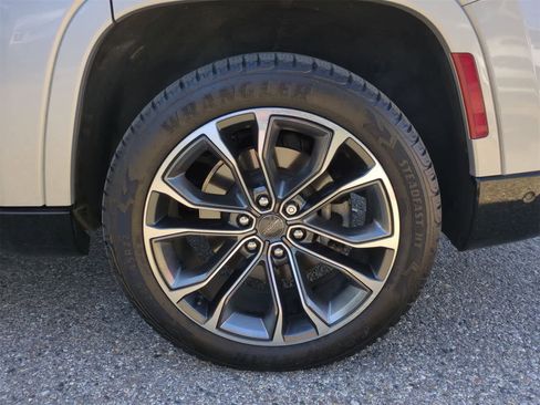 Used 2022 Jeep Grand Wagoneer Series III image 13