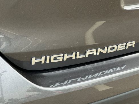 Used 2023 Toyota Highlander XLE AWD/4WD image 50