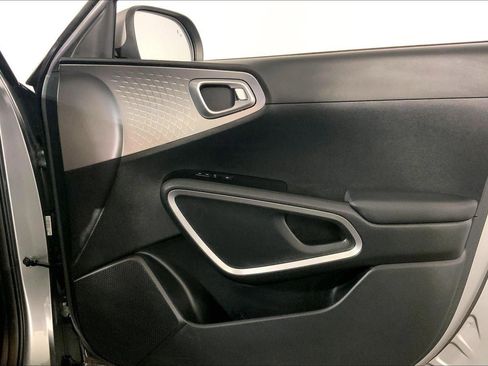Used 2025 Kia Soul LX image 25