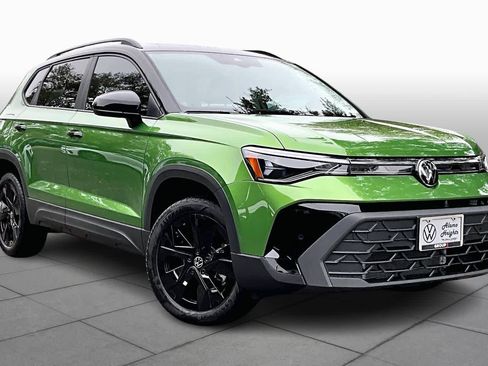 New 2026 Volkswagen Taos SE image 2