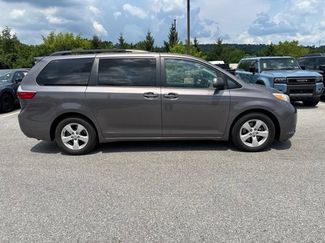 Used 2015 Toyota Sienna LE FWD video 1