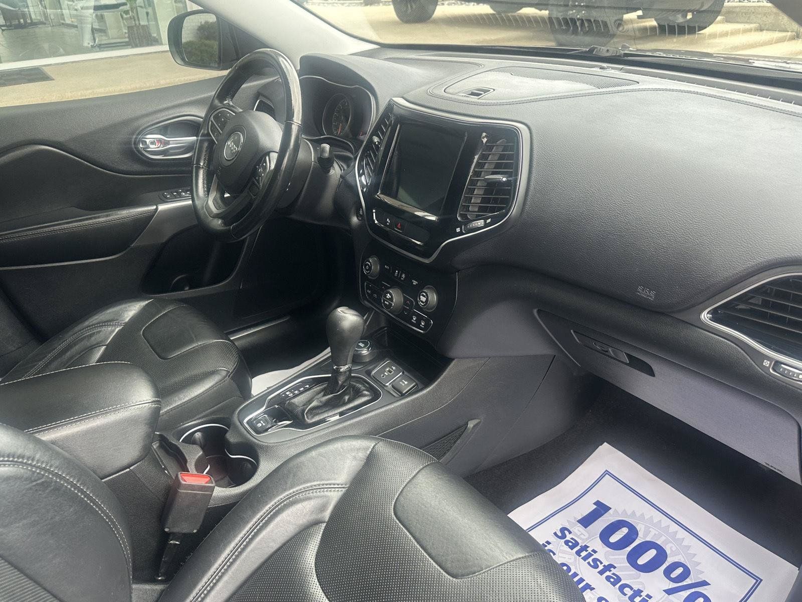 Used 2019 Jeep Cherokee Limited AWD/4WD image 23