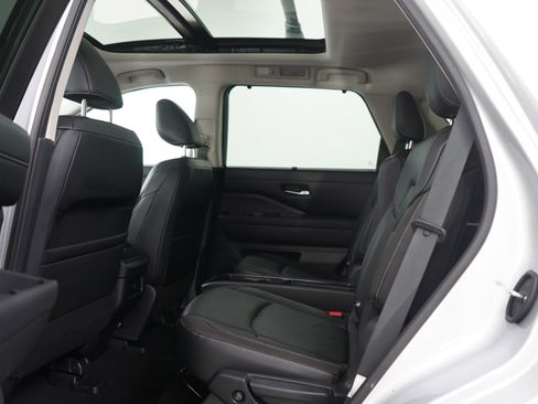 Used 2022 Nissan Pathfinder SL w/ SL Premium Package AWD/4WD image 19
