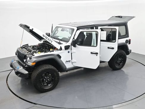 Used 2024 Jeep Wrangler Unlimited AWD/4WD image 39