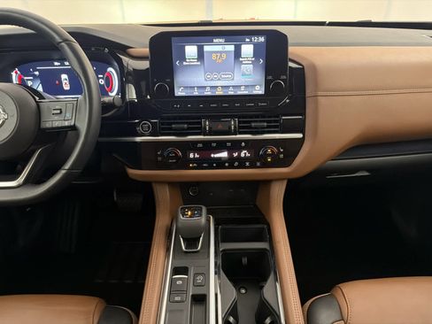 Certified 2024 Nissan Pathfinder Platinum FWD image 20
