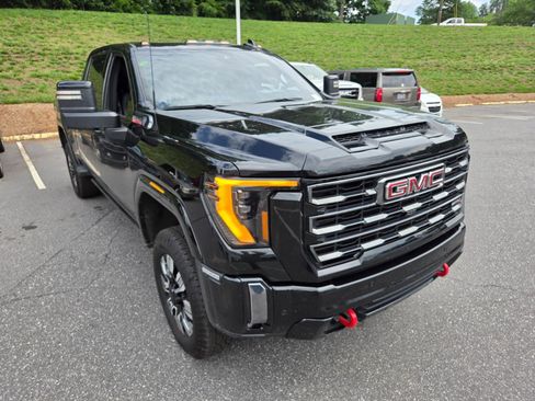 Used 2024 GMC Sierra 2500 AT4 w/ AT4 Premium Plus Package AWD/4WD image 4