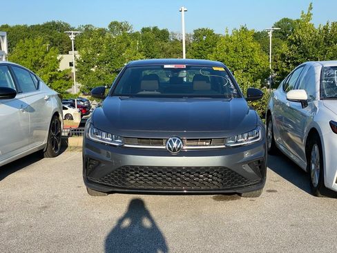 Used 2025 Volkswagen Jetta Sport FWD image 2