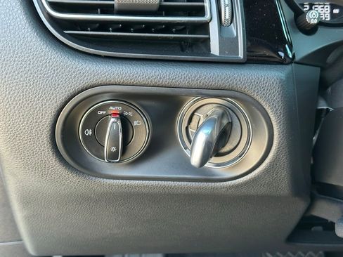 Used 2023 Porsche Macan image 31