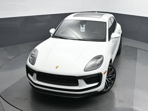Used 2025 Porsche Macan AWD/4WD image 36