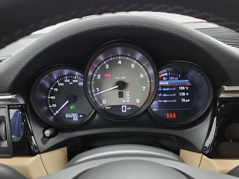 Used 2023 Porsche Macan S AWD/4WD image 32