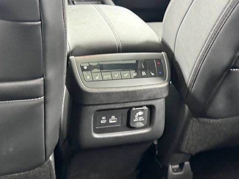 Certified 2025 Nissan Pathfinder Platinum AWD/4WD image 40