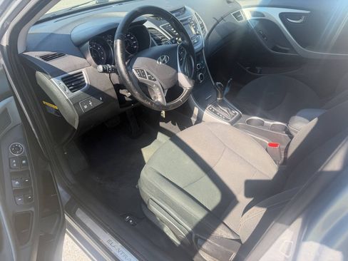 Used 2015 Hyundai Elantra SE w/ Option Group 03 FWD image 9