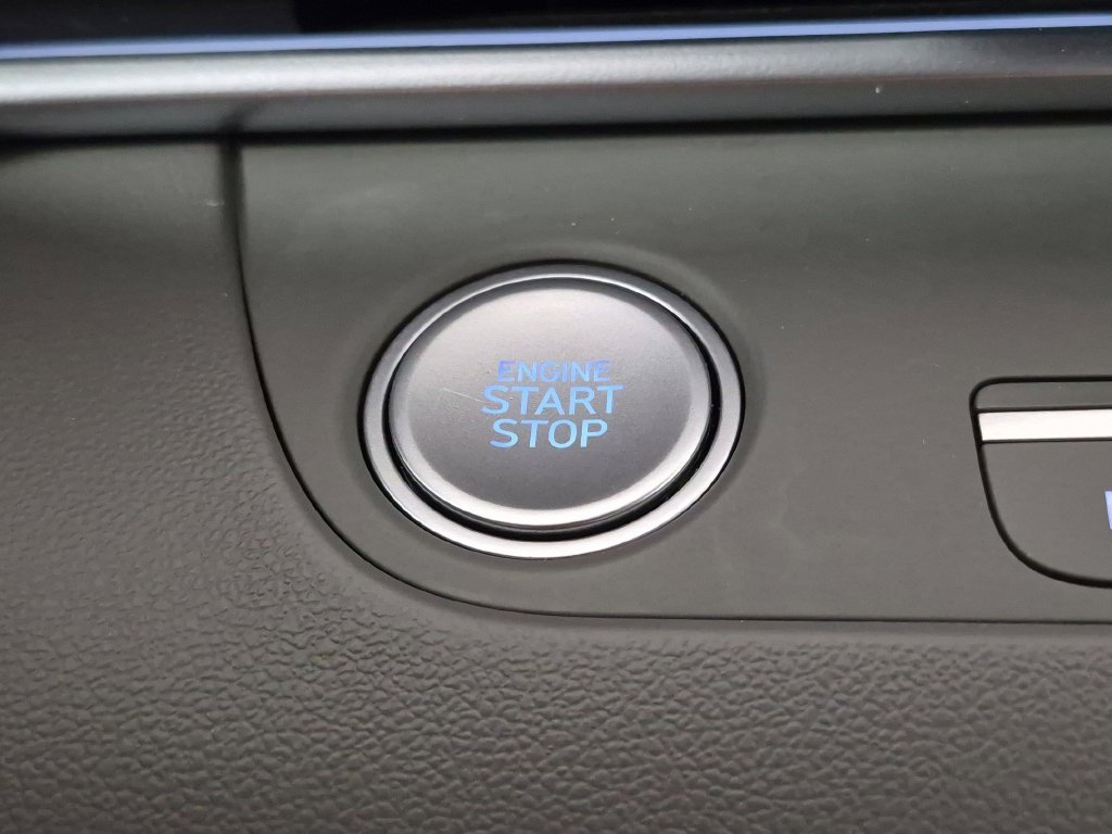 Used 2025 Hyundai Elantra SEL FWD image 30
