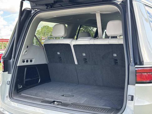 Used 2022 Jeep Wagoneer Series III w/ Rear Seat Video Group 1 RWD image 29