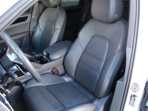 Used 2020 Porsche Cayenne image 11
