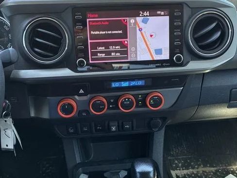Used 2022 Toyota Tacoma SR5 AWD/4WD image 14