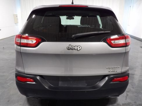 Used 2015 Jeep Cherokee Sport image 6