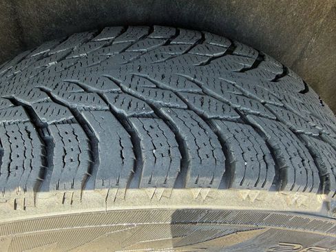 Used 2011 Jeep Grand Cherokee Laredo AWD/4WD image 9