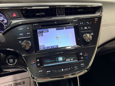 Used 2018 Toyota Avalon Limited image 18