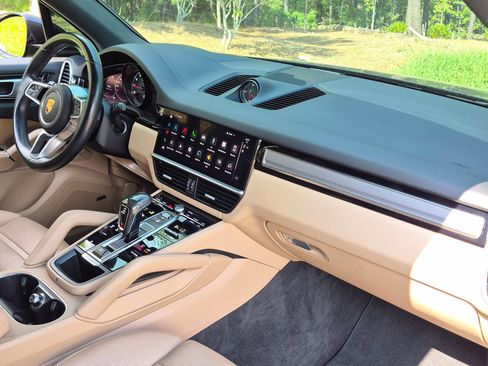 Certified 2022 Porsche Cayenne Platinum Edition AWD/4WD image 21