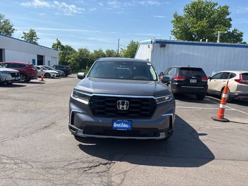 Used 2025 Honda Pilot EX-L image 3