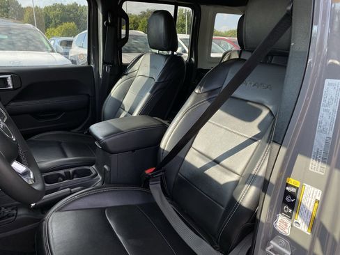 Used 2023 Jeep Wrangler Unlimited Sahara image 23