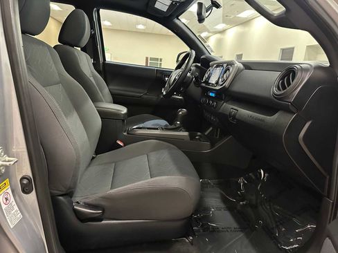 Used 2016 Toyota Tacoma TRD Off-Road AWD/4WD image 26