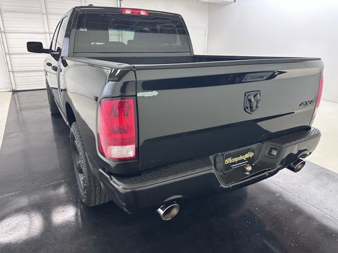 Used 2017 RAM 1500 Express w/ Black Ram 1500 Express Group image 10