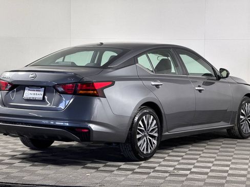 Used 2024 Nissan Altima 2.5 SV FWD image 3