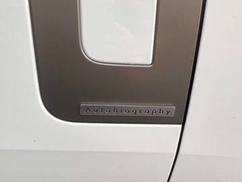 Used 2023 Land Rover Range Rover Autobiography AWD/4WD image 9