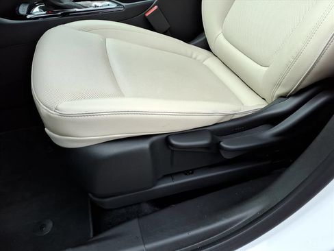 Used 2025 Buick Encore GX Sport Touring w/ Advanced Technology Package AWD/4WD image 17