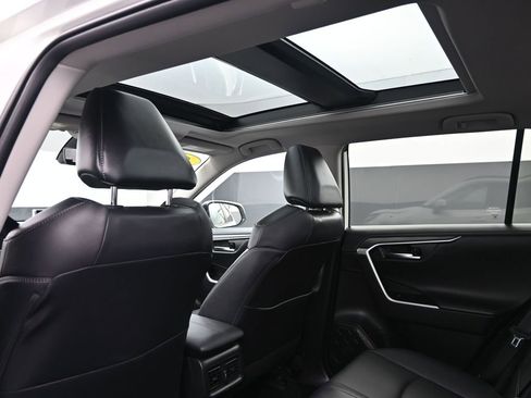 Used 2022 Toyota RAV4 Limited image 34