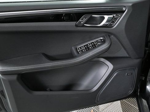 Used 2026 Porsche Macan AWD/4WD image 6