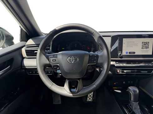 Used 2025 Toyota Camry SE image 13