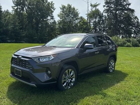 Used 2020 Toyota RAV4 Limited image 2