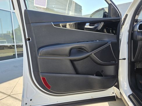 Used 2019 Kia Sorento SX image 11