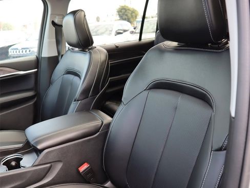 New 2024 Jeep Grand Cherokee L Limited w/ Luxury Tech Group II image 23