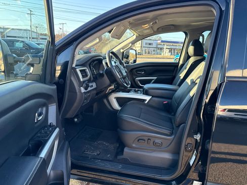 Used 2017 Nissan Titan PRO-4X image 16