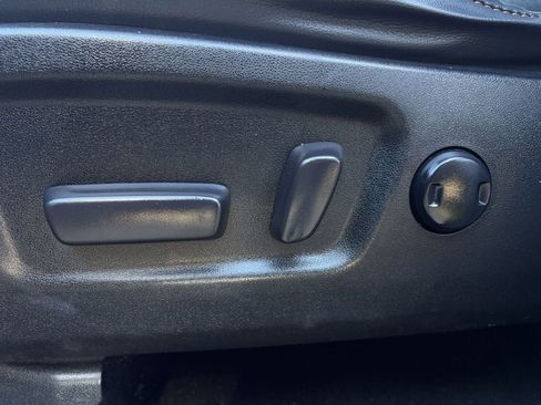 Used 2019 Toyota Highlander XLE image 29