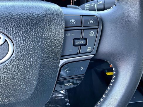 Used 2025 Toyota Camry SE FWD image 21
