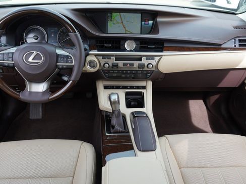 Used 2017 Lexus ES 350 w/ Luxury Package image 29